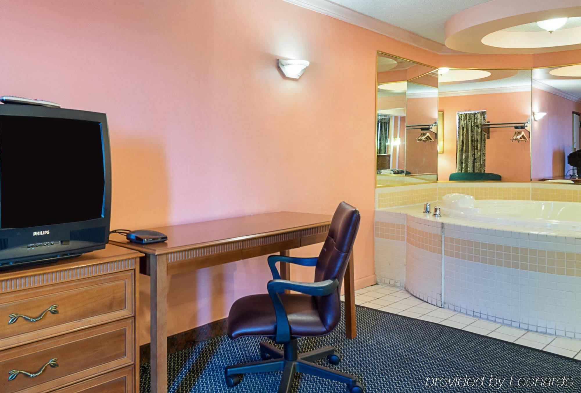 Travel Inn New Castle Airport Buitenkant foto